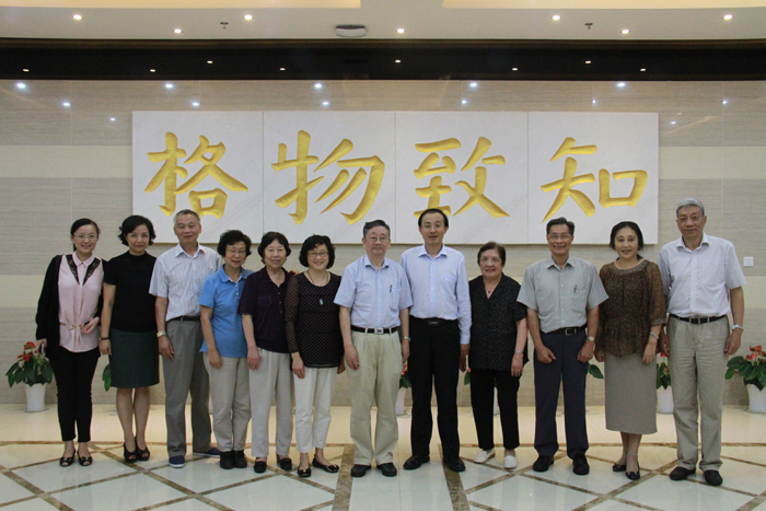 上海市老校长联谊会会长一行莅临奉贤校区指导