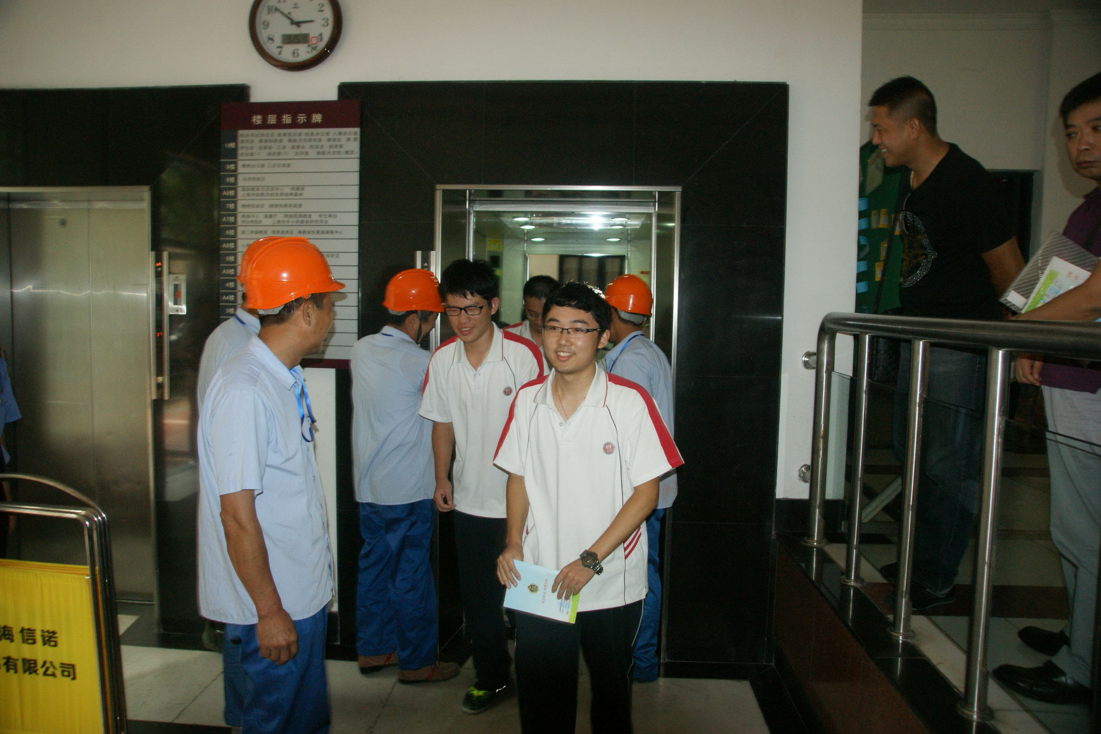 在接到电梯困人故障报告后|中控室接到报警后