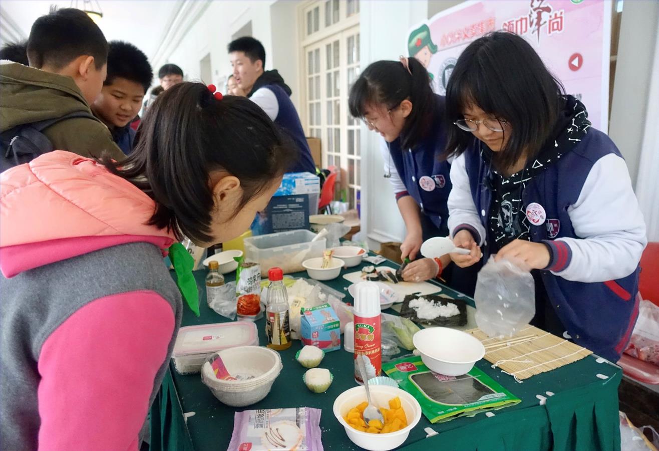 格致中学学雷锋201903义卖活动照片3.jpg